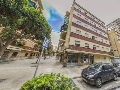 Venta Piso Gandia. Piso de tres habitaciones en Pintor Segrelles 11. Con balcón