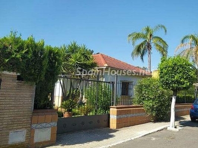 Villa independiente en venta en Espartinas
