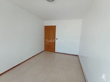 Piso con 4 habitaciones y calefacción en Can Mariner Santa Coloma de Gramenet