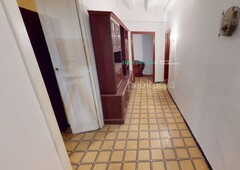 Piso en venta , con 79 m2 y 4 habitaciones y 1 baños. en Barcelona