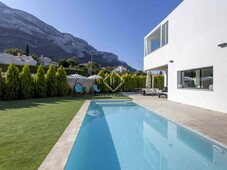 Villa de 369 m² con 80 m² de terraza en venta en Dénia
