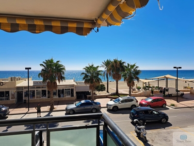 Alquiler de piso con terraza en Las Gaviotas-Carvajal (Fuengirola), 1ª línea de playa frontal