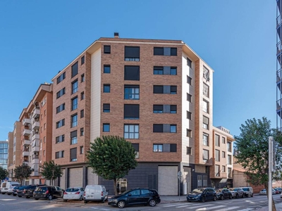 Alquiler Piso Sabadell. Piso de dos habitaciones en CALLE Girona. Buen estado primera planta con balcón