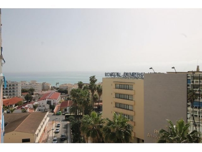 Apartamento en Montemar con terraza, a sólo 500 metros de la playa de la Carihuela