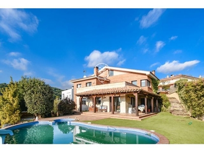 Espectacular casa en alquiler a cuatro vientos con vistas al mar y piscina en Sant Pol de Mar