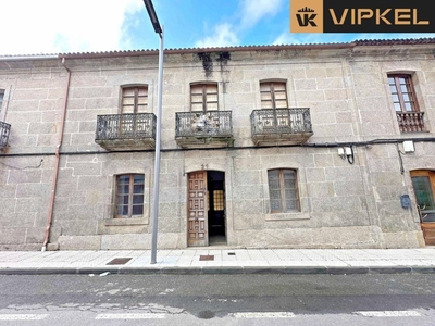 Venta Casa adosada en Calle Trasariz Vimianzo. Buen estado con balcón calefacción individual 238 m²