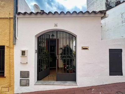 Venta Casa adosada en Carrer D'avall 81 Arenys de Mar. Buen estado con balcón calefacción central 135 m²