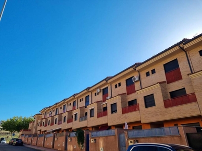 Venta Casa adosada Plasencia. Buen estado plaza de aparcamiento con terraza 230 m²