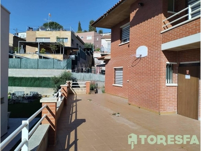 Venta Casa unifamiliar en Calle Torrent Del Salt Terrassa. Buen estado con terraza 274 m²