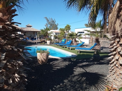 Venta de casa con piscina en Lajares (La Oliva)