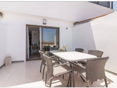 Venta Piso Arona. Piso de una habitación en Avenida Juan Carlos I. Muy buen estado primera planta con terraza