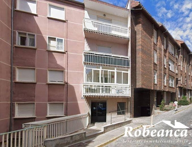 Venta Piso Ávila. Piso de cuatro habitaciones en Calle DEAN CASTOR ROBLEDO 6. Primera planta con balcón