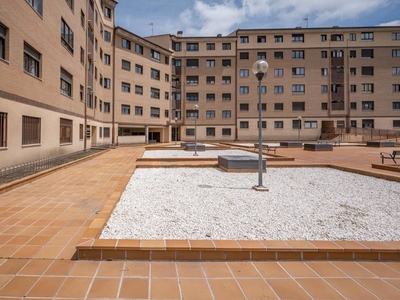 Venta Piso Ávila. Piso de tres habitaciones Muy buen estado planta baja con terraza