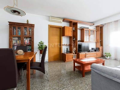 Venta Piso Badalona. Piso de tres habitaciones Buen estado