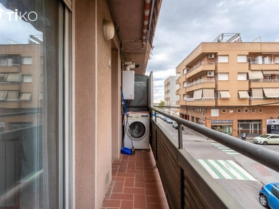 Venta Piso Badalona. Piso de tres habitaciones Primera planta con terraza