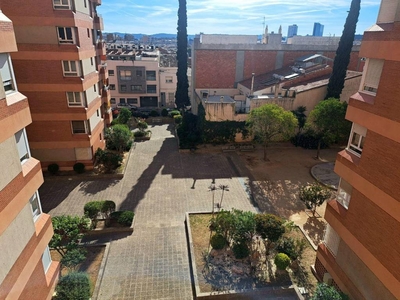 Venta Piso en Calle de Batllevell 62. Sabadell. Buen estado cuarta planta plaza de aparcamiento con balcón calefacción individual