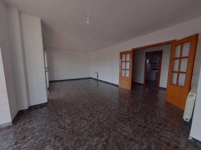 Venta Piso en Carrer de la Joventut. Sant Boi de Llobregat. Buen estado cuarta planta con balcón calefacción central