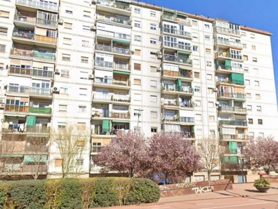 Venta Piso en Corts catalanes 13. Sant Adrià de Besòs. Buen estado octava planta con balcón