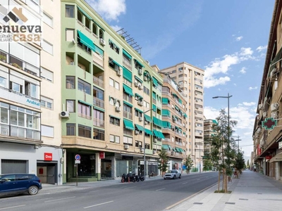 Venta Piso Granada. Piso de tres habitaciones A reformar primera planta con terraza