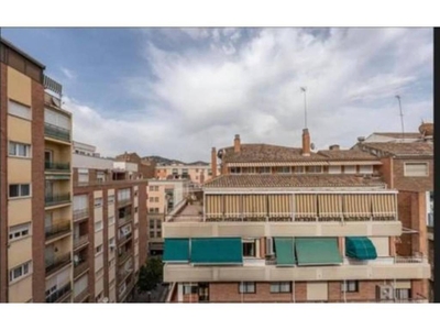 Venta Piso Granada. Piso de tres habitaciones en Calle INFANTA BEATRIZ. Buen estado séptima planta con terraza
