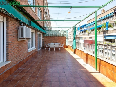 Venta Piso Granada. Piso de tres habitaciones en Calle Sevilla. Quinta planta con terraza