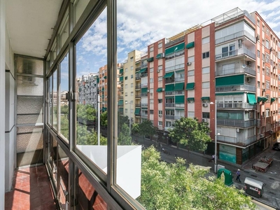 Venta Piso Granada. Piso de tres habitaciones en Camino de Ronda 41. Tercera planta