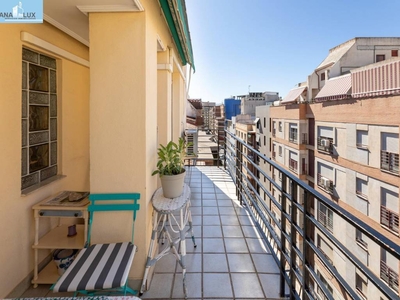 Venta Piso Granada. Piso de tres habitaciones Quinta planta con terraza