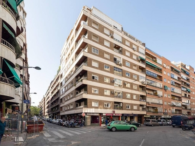 Venta Piso Granada. Piso de tres habitaciones Quinta planta con terraza