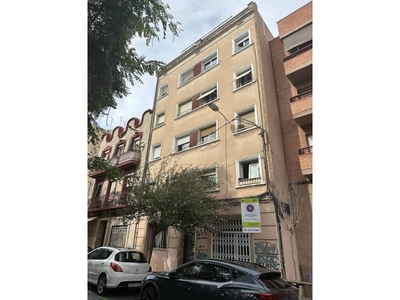 Venta Piso L'Hospitalet de Llobregat. Piso de dos habitaciones en Calle Doctor Marti i Juñia. A reformar cuarta planta