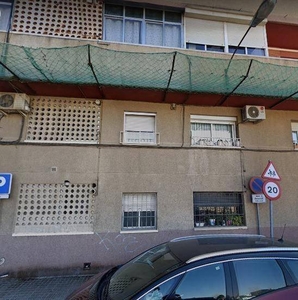 Venta Piso L'Hospitalet de Llobregat. Piso de tres habitaciones en Llunas De. Con balcón