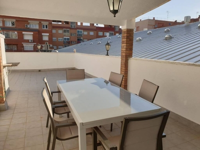 Venta Piso Pineda de Mar. Piso de tres habitaciones en Barcelona. Primera planta con terraza