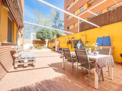 Venta Piso Sabadell. Piso de tres habitaciones Con terraza