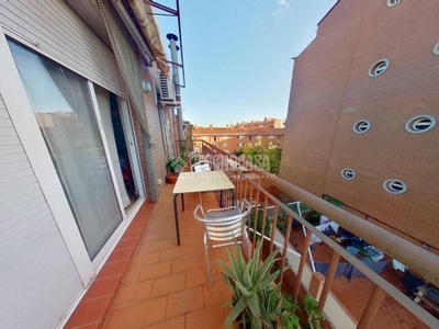 Venta Piso Sabadell. Piso de tres habitaciones Muy buen estado tercera planta con terraza calefacción central