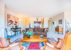 Apartamento con 3 habitaciones con aire acondicionado en Marbella