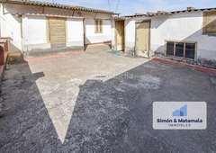 Casa adosada en de manresa 16 ¡oportunidad gran casa a reformar en la entrada con patio de 215m2! en Navarcles