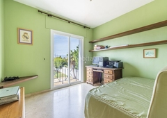 Casa pareada ¿buscas un chalet de 3 plantas en una zona residencial y tranquila? en Marbella