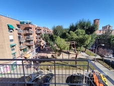 Piso de 3 dormitorios con vistas abiertas a plaza san vicente de paul. en Madrid