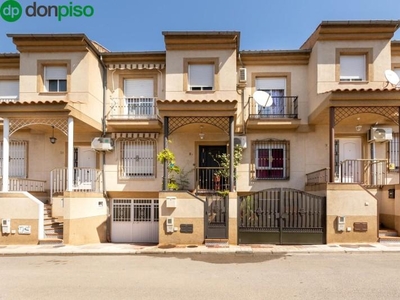 Casa adosada en venta en Maracena