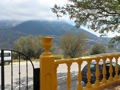 Casa con terreno en Alcaucín