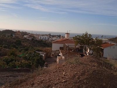 Casa con terreno en Rincón de la Victoria