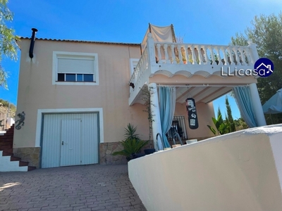 Chalet en venta con piscina en Los Mallaes de Pedralba.