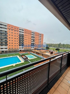 Alquiler de piso con piscina y terraza en Montequinto (Dos Hermanas), Entrenúcleos
