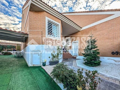 Casa pareada en venta en Calle Isabel Allende