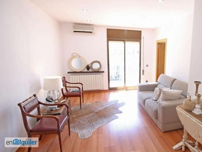 Encantador apartamento de 80 m2, 2 dormitorios con balcón en alquiler junto al mar en la Barceloneta