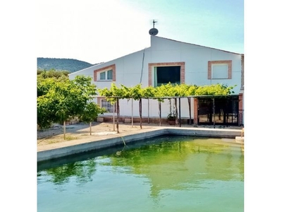 Fantástica casa con terreno en el paraje natural del Catí en Castalla.