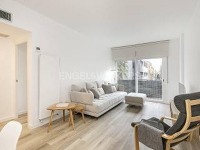 Piso de dos habitaciones 70 m², La Vila de Gràcia, Barcelona