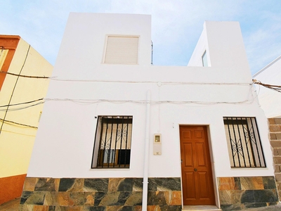 Venta de casa con terraza en Dalías, Centro