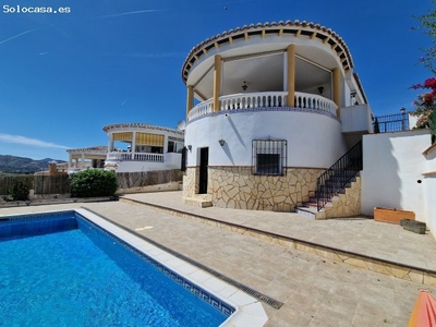 Villa en Venta en Alcaucín, Málaga