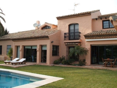 Villa en Venta en Estepona, Málaga