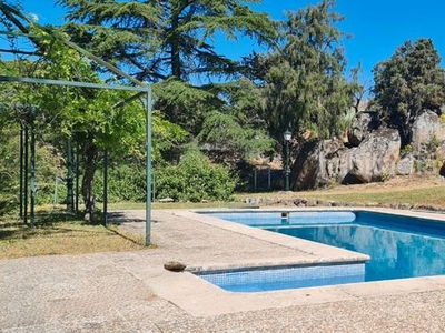 Chalet con 5 habitaciones con parking, piscina, calefacción, aire acondicionado y vistas a la montaña en Torrelodones
